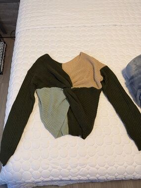 Colorblock Twist Front Knit Sweater - Olive, Sage & Camel